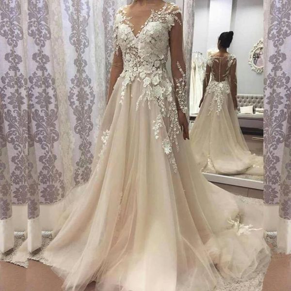 

2018 vintage wedding dre boat neck long leeve button back 3d floral aplique cu tom made bridal gown