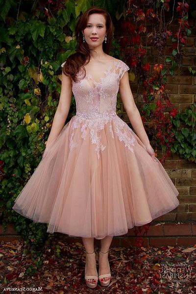 Abiti da sposa vintage lunghezza tè blush Boho Illusion Lace Abito da sposa bohémien Tulle Abiti da sposa country economici Abito con maniche corte ad aletta