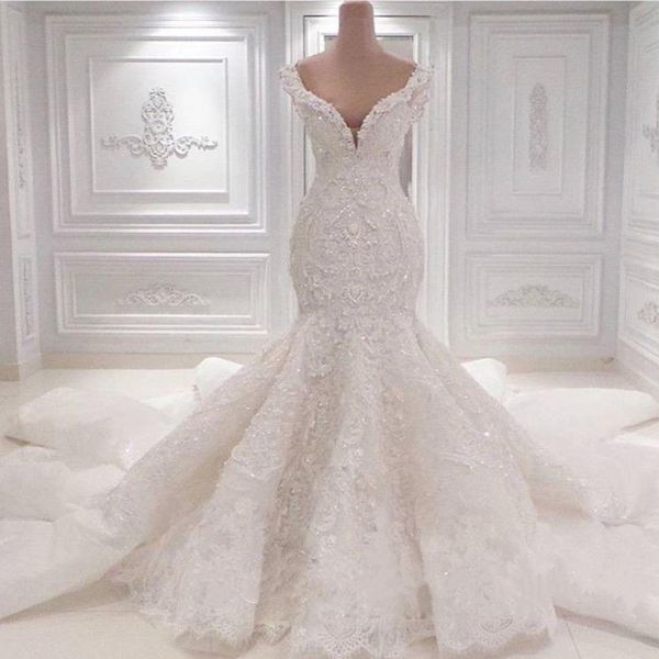 Sirena di lusso Arabia Saudita Abiti da sposa Scoop Neck Pieno Pizzo Appliqued Crystal Abiti da sposa Abiti da sposa lunga cattedrale Abito da sposa Modest Modest