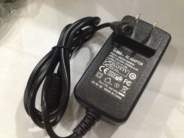 EUA Plug DC 12 V 2A Adaptador AC Carregador de Alimentação 2.5mm * 5.5mm / 2.1mm * 5.5mm Substituição para LED Strip CCTV