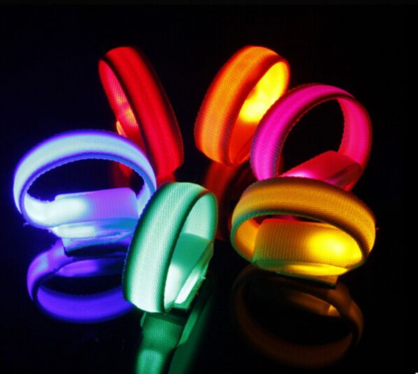 50 pcs Freeshipping Moda LED Braçadeira Bandas refletivas Segurança Aviso Sports Piscando Bandas de Braço de Segurança cor pura 7 cores