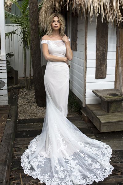 

2018 vintage off the shoulder wedding dress with lace mermaid applique tulle court train designer country style wedding bridal dress lace, White