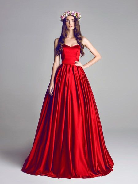 Abiti da sposa rosso scuro con scollo a cuore 2020 Abiti da sposa eleganti con scollo a cuore in raso senza schienale Abiti da sposa impero informali BO70317F