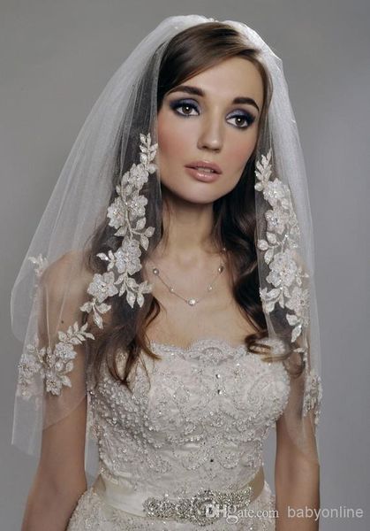 Velo da sposa corto Appliques su misura Tulle Spedizione gratuita Uno strato pronto per la spedizione Consegna veloce 2015 Veli da sposa Accessori da sposa