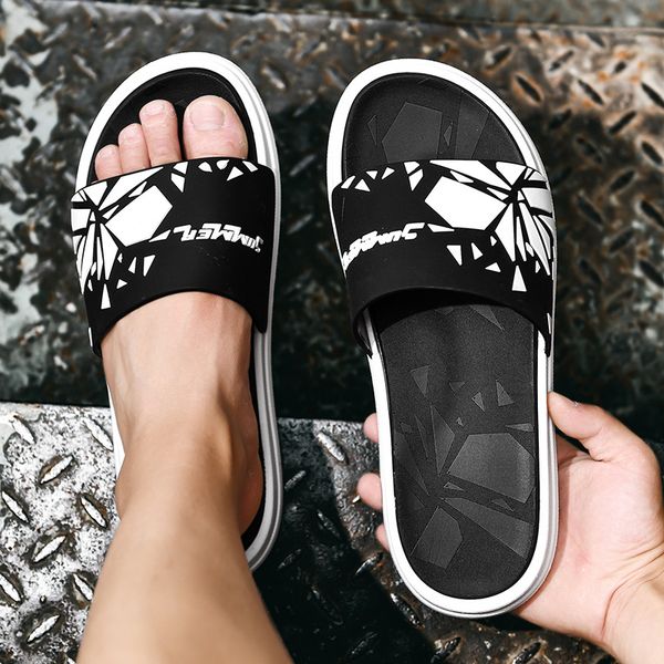 

korean version of slippers men wear thick-soled anti-slip wear-resistant fashion slippers mens shoes house slippers women, Black