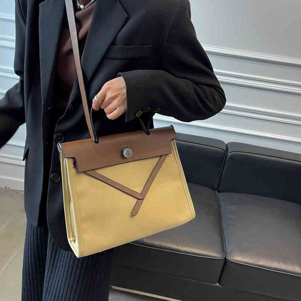 

2022 latest handbag factory store on winter color blocking trend personalized simple single shoulder messenger metal buckle women's et0