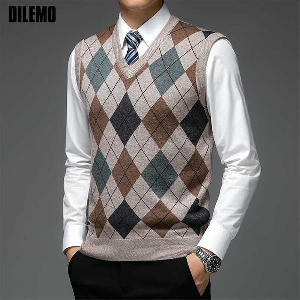 

fashion designer brand argyle pullover diamond sweater v neck knit vest men 6% wool sleeveless autum casual men clothing 211221, White;black