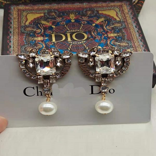 

2021 new designer family letter horse eye diamond pearl earrings 2021 female silver needles, Golden