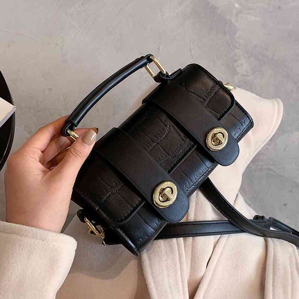 

net red texture small bag women's 2021 autumn and winter fashion versatile messenger portable pillow, Black;red