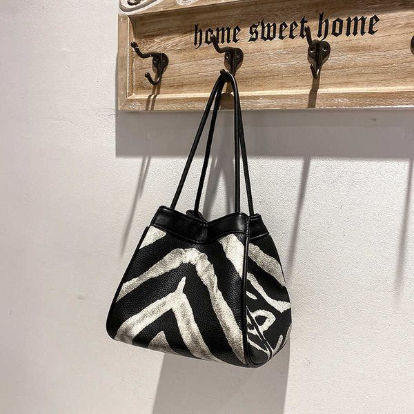 

handbag women's black and white stripe dumpling large capacity bucket 2021 fashion one shoulder armpit