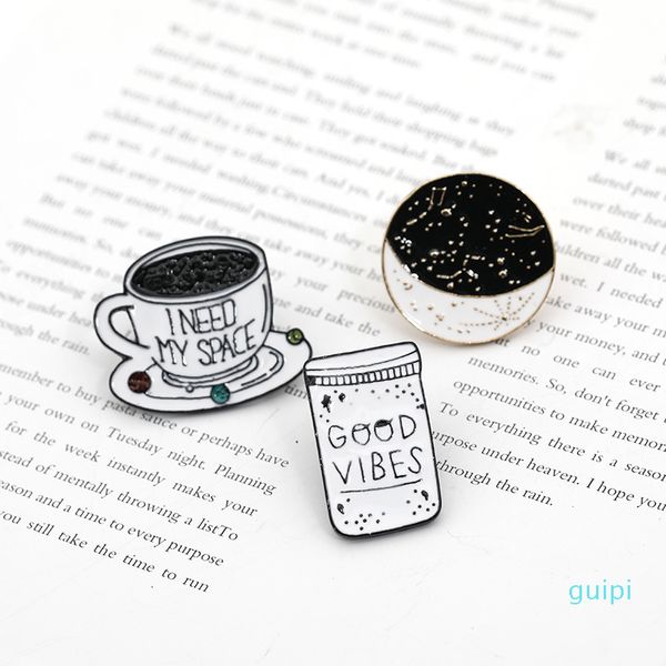 Brooches de copo de café dos desenhos animados beber pizza creativo gotejamento broche esmalte lapela pinos emblemas para mulheres presente de jóias