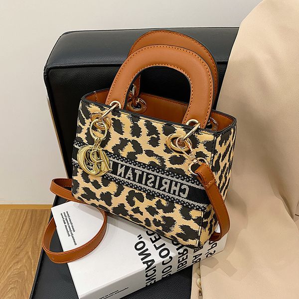 

minority light luxury bag 2021 new fashion texture hand large capacity leopard female messenger old flower diana