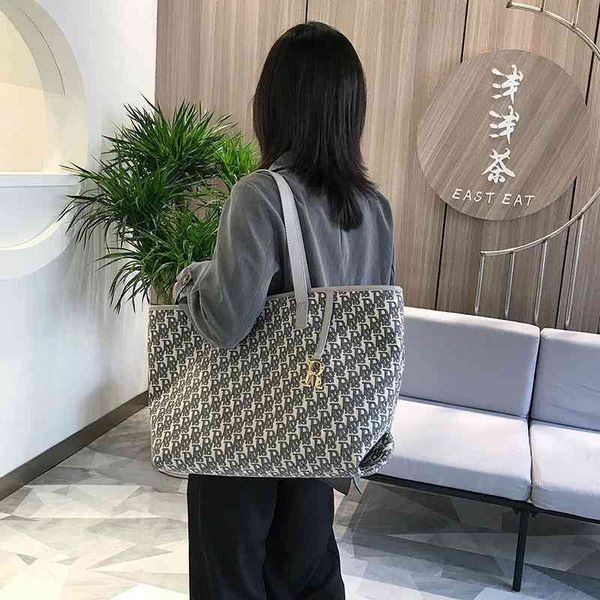 

2022 factory wholesale for women in : large capacity canvas shopping , versatile one shoulder women's bag trend ewxg