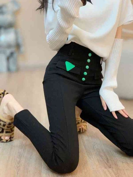 

design women's clothing 21 in p's new color contrast button decoration is versatile. wear net red small black pants to keep warm,, Black;white
