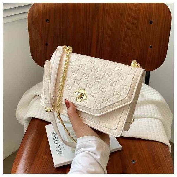 

2022 latest handbag factory store on summer women's chain lock messenger single shoulder small square yv87