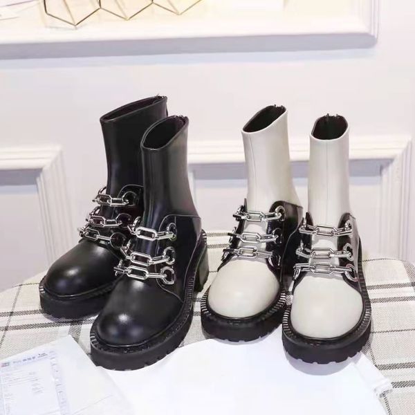 

2021 luxury designer women ankle boots leather unique chains thick soled short martin booties fashion autum outdoor ladies platform casual s, Black