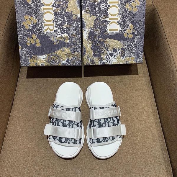 

2021 new embroidered daddy sandals women wear fairy style sports thick soled in summer zlh, Black
