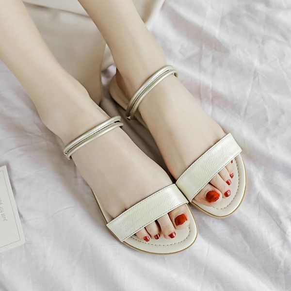 

plus size black flat-bottomed open-toed sandals with a strip of sand