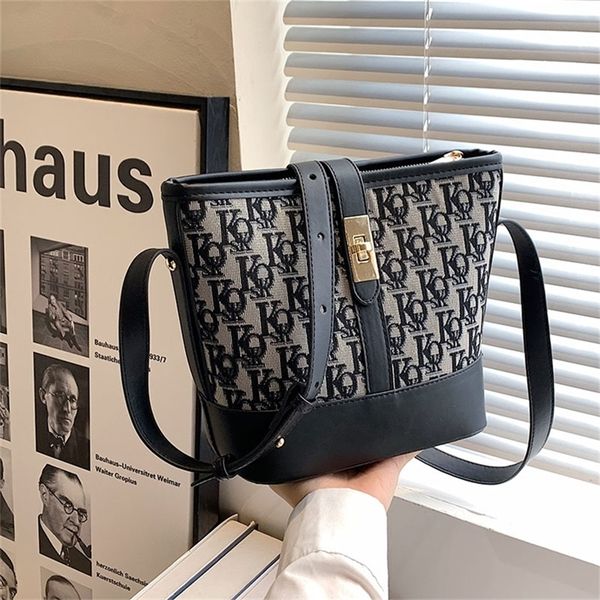 

outlet sale 80% off 2022 new fashion bucket trend high texture single shoulder women's messenger bag large capacity bag wholesale store