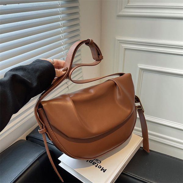 

vintage saddle bag underarm bag female niche 2021 autumn and winter new trendy high-grade western style pleated ins messenger bag
