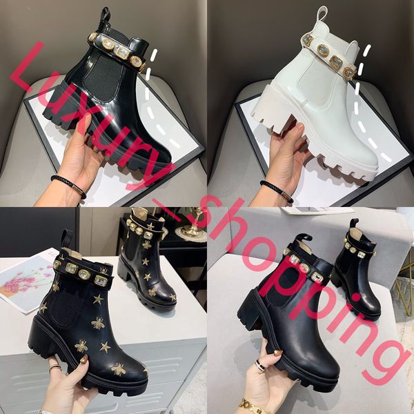 

2021 women designer boots martin desert boot love arrow real leather medal coarse non-slip winter shoes, Black