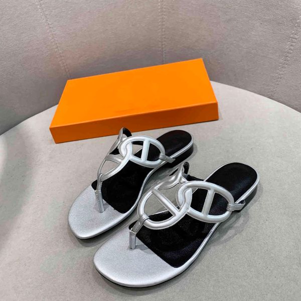 

70% off wholesale flip-flops classic design black slides simple flip flops women flat sandals leisure beach shoes fashion leather plus size
