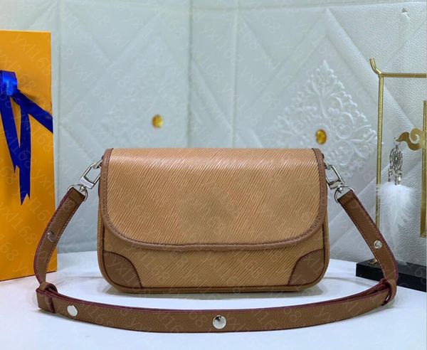 Damen Sommermode Umhängetaschen buci Damen Easy Pouch On Strap Epi Grain Leder Implizite Prägebuchstaben 4 Farben Schwarz Rosa Himmelblau Beige Handtasche