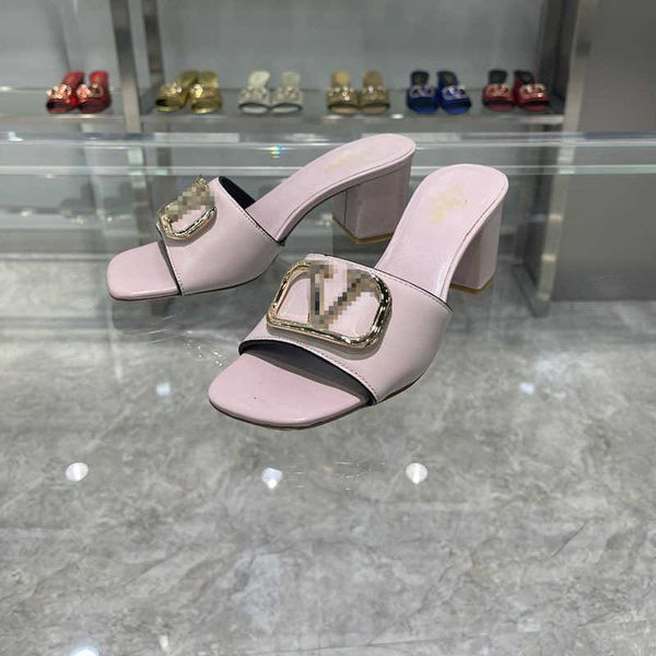 

factory 2021 new color metal round head thick heel slippers zlh, Black
