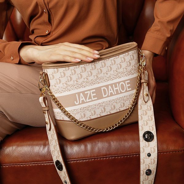 

designer model womens bag 2021 fashionable fashion large capacity shoulder bag all-match underarm bucket bag messenger