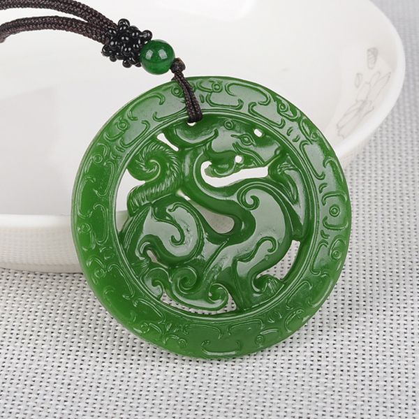 Chinês Xinjiang Verde Jade Duplo Lateral Dragão Pingente de Dragão Mão Escultura Colar De Moda Amuleto Sorte Presentes Homens Camisola Cadeia