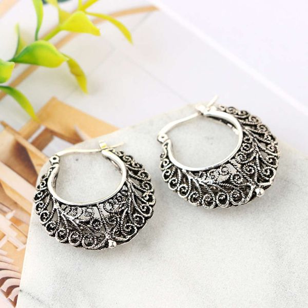 

oval carved hollow personality fashion versatile female earrings, Black