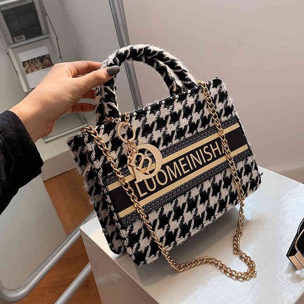 

2022 factory wholesale new high sense women's autumn and winter fashion versatile chain messenger net red portable small square bag