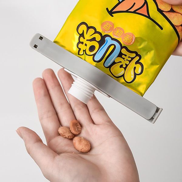

storage clip discharge nozzle sealing plastic bag kitchen milk powder preservation clips