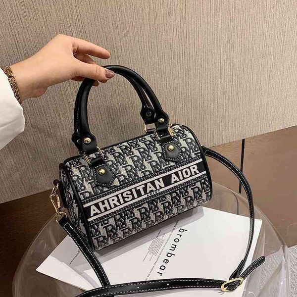 

2022 factory wholesale new model women's texture single shoulder pillow bag