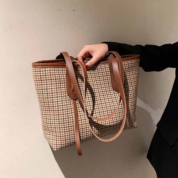 

hangbags thousand bird lattice bag female 2021 trendy net red tote minority design college student class large capacity