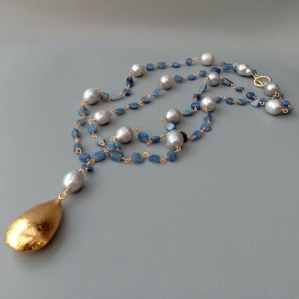 YYGEM Natural Kyanite Kyanite Freia Cinza Arroz Freshwater Pearl Declaração Envoltório Colar Lágrima Gold Escovado Pingente 21 