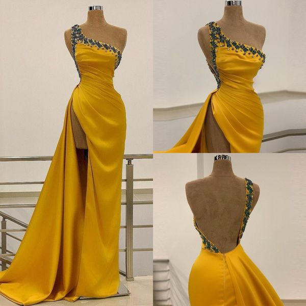 Um ombro sereia ouro vestido de baile de vestido de cristal longo lado split backless formal vestidos de noite Dubai Árabe robe de mariée