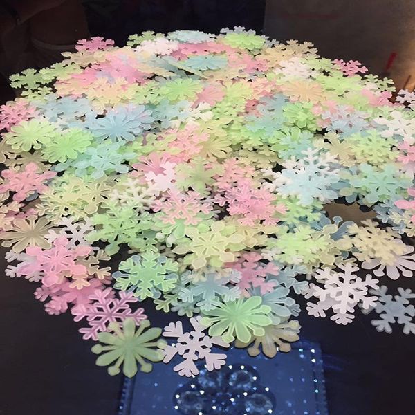 

wall stickers 50pcs/set colorful luminous snowflake glow in the dark decal for kids baby rooms bedroom christmas home decoration