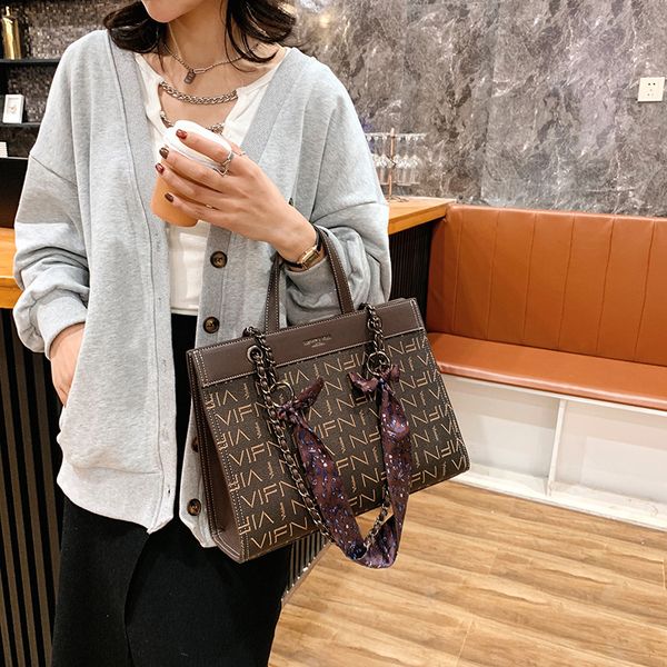 

luxury quality spring capacity shoulder 2021 net red foreign style tote bag ins simple messenger bag