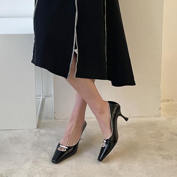 

dress shoes the style of fashion bloggers in spring 2021, must buy expensive horse oil skin, Black