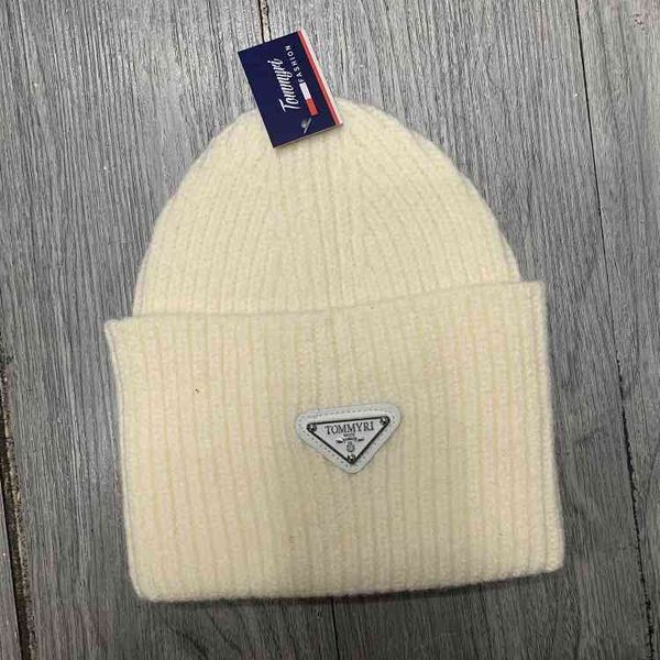 

design and tide brand family inverted triangle letter wool female shopping couple melon skin warm hat male, Blue;gray