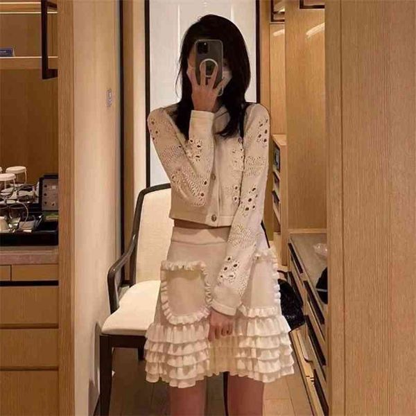 

fashion women's suit early spring design sense white hollow knit cardigan + cake short skirt two-piece set 210520
