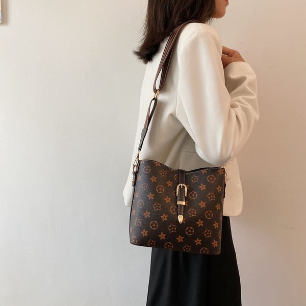 

outlet online 70% off sale women's bag 2021 autumn new bucket wide shoulder belt texture single foreign style printing fashion korean d