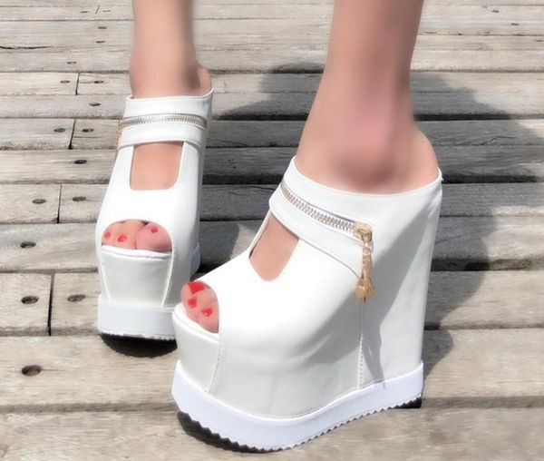 

the platform sandals for summer 2021, Black