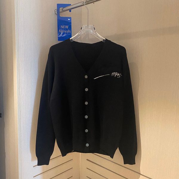 

design clothing 21 autumn black v-neck cardigan long sleeve knitted women's chest jacquard letters versatile qingdao, White;black