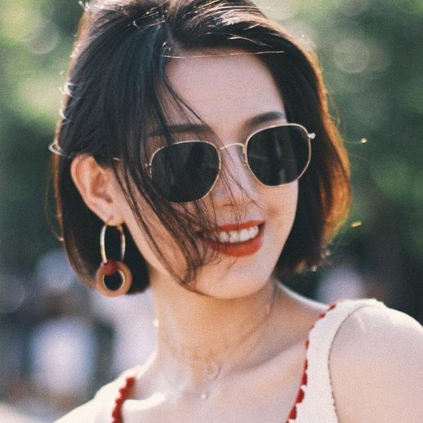 

sunglasses sell classic retro in europe and america, White;black