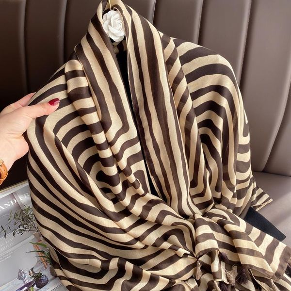 Lenços 2023 oeste da primavera verão algodão geométrico Hand Feel feminino Fashion Coffee Color Stripe Long Shawl Dual PurposesCarves SCA