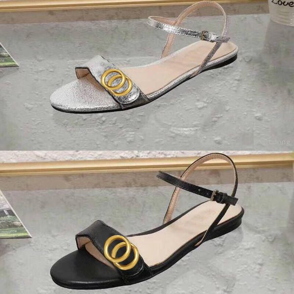 Sandálias femininas clássicas 100% couro Sapato raso Fundo de praia Fivela de cinto Sapatos femininos de metal Preto Couro macio Mocassins femininos grandes G Moda verão novos Com caixa