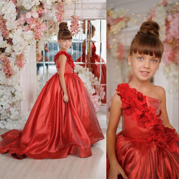 2021 Bonito Vermelho Flor Meninas Vestidos Para Casamentos Um Ombro Sem Mangas Feito à Mão Fez Flores Aniversário Children Children Graves Vestidos Varredura Trem