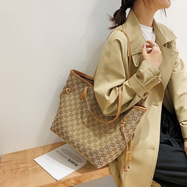 

outlet online 70% off sale this year, new handbags in autumn and winter 2021 are popular. large capacity single shoulder letter tote women&#